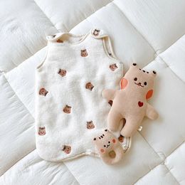 Sleeping Bags Autumn Winter Sleeping Bag Plush Cotton Gauze Anti-kick Sleepsack for Born Sleeveless Vest Kids Girl Boy Gowns 231204