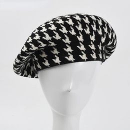 Berets Women's Autumn and Winter Houndstooth Beret Korean Version Fashion Retro Knitted Painter Hat Warm Beret 231204
