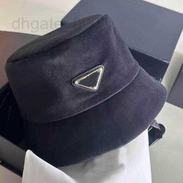 Wide Brim Hats & Bucket Hats Designer 23 New Velvet Fisherman Hat Gold Triangle Label Hat Autumn and Winter Warm Men's and Women's Hat Q87L