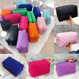 New Women's Nylon Waterproof Makeup Bag Pouch Fashion Checkered Cosmetic Bags Travel Bag Toiletry Organizer Zipper Storage Ba206K