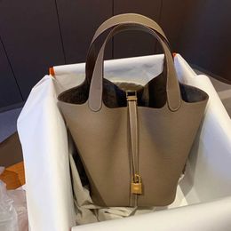 Designer Picotin Lock Bag Triumphal Arch Water Bucket Female 2023 New Chaocai Basket Soft PU Litchi Pattern Mother's Handheld IYZN