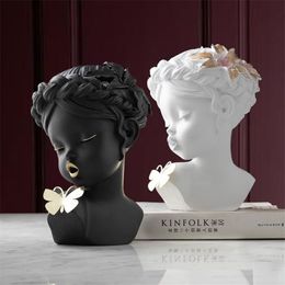 European Kissing Butterfly Angel Cute Girl Resin Statues Wedding Gifts Home Desktop Figurines Decoration Baby Sculpture Crafts 210225J