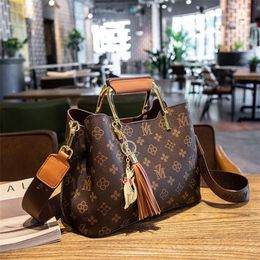 Factory online Old flower bucket large capacity New Single Shoulder Messenger Bag Hand women's bag228j