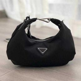 Cosmetic Bags Cases Women Black Could Re-Nylon Hobo Shoulder Bags Medium Size With Silver Chain Metal Luxurious Designer Totes Han2500