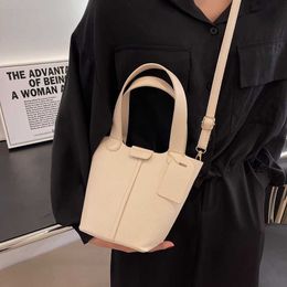 Designer Picotin Lock Bag leather Soft shoulder bag with simple and fashionable temperament solid color small 2023 new Korean version popular bucket for women t R1JF