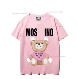 Moschinos Designer Womens Moschinos T-Shirt Summer Italian Luxury Brands New Tees Cartoon Bear Loose Cotton Round Neck For Outdoor Leisure Clothing 890