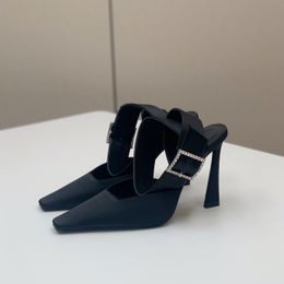 Tacchi alti dita a forma di mandorla Décolleté in raso impreziositi da cristalli con fibbia laterale scarpe eleganti da festa Tacco a spillo Designer di lusso da donna Calzature di fabbrica