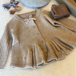 Pullover Koreanische Kinderkleidung Herbstmädchen-Strickjacke einreihiger süßer Wollpullover für Mädchen zum Tragen im Freien 231205