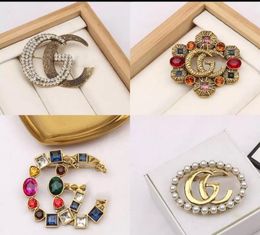 18K Gold Plated Letters G Brooches Small Sweet Wind Women Luxury Brand Designer Crystal Pearl Brooch Pins Metal Jewellery Fashion Accessories 20style