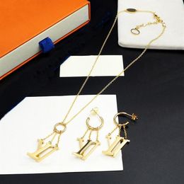 Europe America Fashion Style Jewelry Sets Lady Women Gold-colour Hardware Engraved V Initials Dangling Charm Optic Necklace Earrin304z