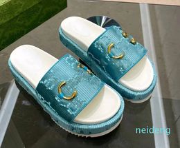 Summer New Designer Ladies Sandals Indoor Couple Shoes Super Soft Outdoor Men Thickened Slippers Sandals Beach