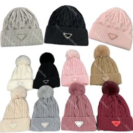 Fashion Woollen Woven Hats Triangle Icon Skull Caps Designer Beanie Caps New Knitted Hat Fashion Letter Caps