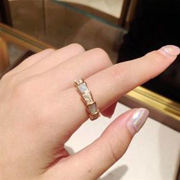 Top quality round shape ring with diamond and shell for women wedding jewelry gift PS88612791