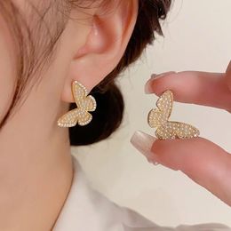 Hoop Earrings Fashion Trend Unique Design Elegant Exquisite Inlaid Pearl Butterfly Women Senior Jewellery Wedding Gifts