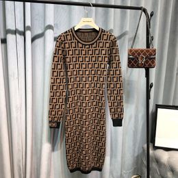 2023 new temperament socialite fashion with classic checkered slim long-sleeved knitted dress women