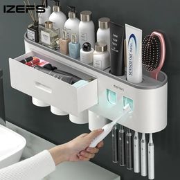 Toothbrush Holders IZEFS Magnetic Adsorption Inverted Holder Double Automatic Toothpaste Dispenser Storage Rack Bathroom Accessories Set 231204