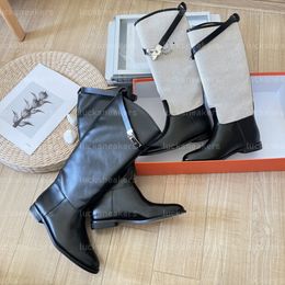 Tasarımcı Botlar Klasik Jumping Moda Orijinal Deri Lüks Kadınlar Uzun Botlar Düz Vintage 2024 İlkbahar ve Sonbahar Metal Toka Lady Comfort Ayakkabıları