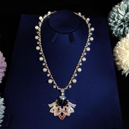 Collana da donna lussuosa di fascia alta Collana di feste Collana di perle con diamanti rossi Collana circolare di qualità superiore shippin2947