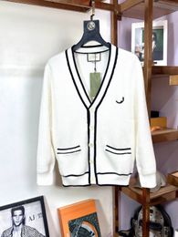 Gu 2023 Cardigan lavorato a maglia di lana Giacca da uomo maglione firmato Designer da uomo Giacche da uomo Maglioni Cappotto maglione lavorato a maglia Giacche da uomo di alta qualità Regalo di Natale