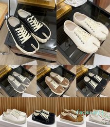 Designer Casual canvas shoes men women shoes lace-up Black white brown Graffiti upper foam runner flat trainer