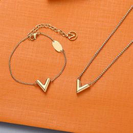 Elegant Necklace Bracelet Wedding Pendants Suit Man Woman Unisex Chain Bracelets Necklaces Letter Design Jewellery High Quality260s