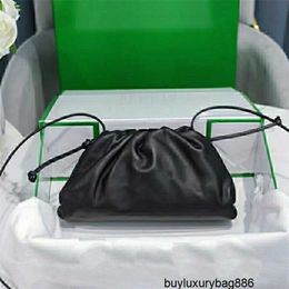 Designer Clutch Bags BottegavVeneta Womens Pouches 2024 New Genuine Leather Womens Bag Single Shoulder Crossbody Dumpling Bag Handheld Bag Cloud Bag Fold Unde HBMP