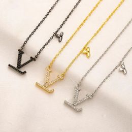 Damen-Designer-Halskette, Marke V-Buchstabe-Anhänger, Halskette, vergoldet, Hochzeitsgeschenk, Schmuckzubehör