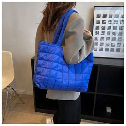 Duffel Bags Large Capacity Winter Shoulder Bag Women Square Chequered Down Underarm Fashion Female Totes Single Handbag