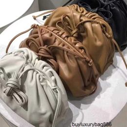 Designer Clutch Bags BottegavVeneta Womens Pouches Divani Cloud Bag Womens Genuine Leather Cowhide Underarm Bag Net Red Leisure One Shoulder Oblique Cross Tof HBFE