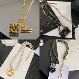 Luxury Fashion Pearl Necklace Designer Jewelry Wedding Diamond 18K Gold Plated Silver Copper Letters Pendant Necklaces for Women Brand Letter Christmas Gift