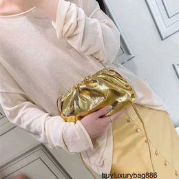 Designer Clutch Bags BottegavVeneta Womens Pouches Cloud Bag Gold Silver Soft Leather Womens Bag 2024 New Single Shoulder Crossbody Handheld Bag Folded Dumpli HBJP