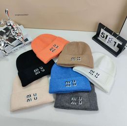 2023 New artist Designer knitted hat for men and women in winter high-quality brimless urinal hat classic printed letter wool hat available in seven colors