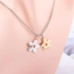Pendant Necklaces Retro Color Contrast Metal Flowers Hollow Necklace Korean Style Thick Clavicle Chain Female Sweater