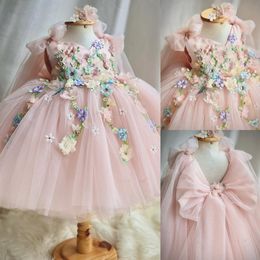 結婚式の真珠のためのピンクの花の女の子のドレスアップリケされたバックレス幼児ページェントガウンチュール膝の長さボールガウンキッズバースデードレス326 326