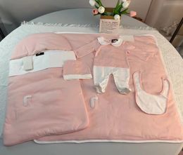 Luxury Newborn Casual Rompers Suits Babies Sleeping Wear Jumpsuit cotton Soft Warm Bedding Blankets with Hat and Bib Diaper 5pcs Infant clothing gift A9654