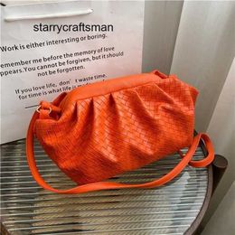 Women Handbag Botteg Venet Pouch Woven Cloud Bag Women's Solid Colour Pleated 2022 New Trend Contrast Fashion Single Shoulder Diagonal Clip 4V1O