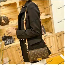 2023Womens messenger bag Fashion luxurys designers bags men bag mens Shoulder Lady Totes purse handbags crossbody backpack wallet 240Q