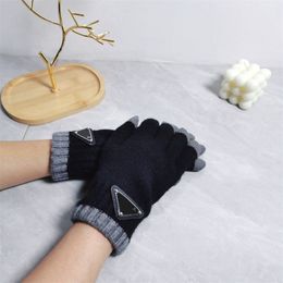 Men Women Fashion Gloves Classic Triangle Glove Cashmere Warmth Winter High Quality Gants Designer Glove