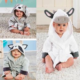 Towels Robes born Baby Robes Cartoon Hooded Sleep Bathrobe Gown Sleepwear Infantil Bath Towel Kids Baby Girls Clothes 231204