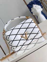 Leisure handbag women's luxury designer handbag women's messenger fashion shoulder bag crossbody handbag wallet with dust strap closure