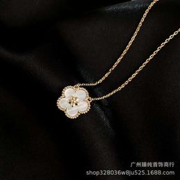 Clover High Version Four Leaf Grass Necklace Women's White Fritillaria Plum Blossom Pendant Single Flower Lucky Grass Flower Clavicle Chain van