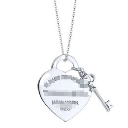 Designer Jewellery Ism Necklace T Family Classic Love Brand Key Necklace Heart Shaped Pendant S Sier High Edition Mimalist Design O-bone