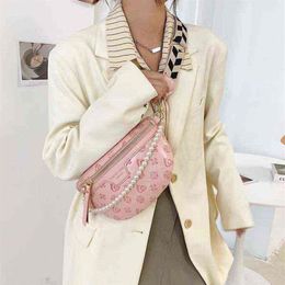 Waist Bags Holographic Fanny Pack Women Pearl Chain Leather Wide Shoulder Crossbody Chest Travel Female Banana Phone Purse 220423295L