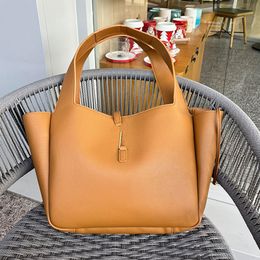 Designer Bag Shopping Tote Bag Shoulder Bag Large Capacity Handbag High Quality Cowhide Leather Travel Purse Gold Hardware Letter Hasp Interior Zipper Pocket Totes