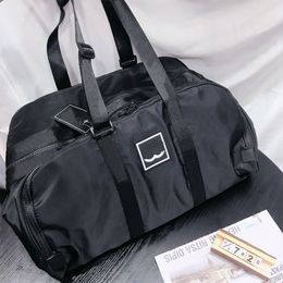 Luxury Mens and Womens Travel Bag Fashion Designer Luggage Large Capacity Nylon Totes Short Distance Weekend Travel Outdoor Bag Portable Black Fitness Bag