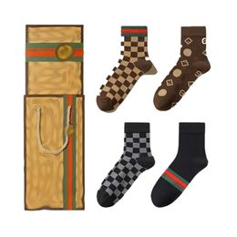 Wholesale Men's and Women's Designer Socks New Cotton Socks Letter Printed Silk Socks Hip Hop Luxury Brand Sports Socks Fashion Trend Comfortable 4-Pair nn2