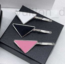 Hair Clips & Barrettes Designer Wholesale Famous Women Brand Letter Triangle Mark Luxury Duckbill Hairpin Charm Hairclips Christmas Hairs Accessories 2RDQ