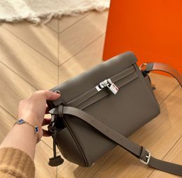 designer bag Calfskin Messenger bag Everyday commuter bag crossbody bag leather handbag Shoulder Bags Chain tote bags Fashion Tote Handbag Evening bag