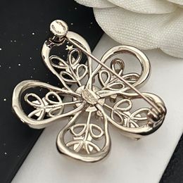 Fashion Brooch Pins Designer Jewelry High Quality 18K Gold Plated Silver Copper Clothing Pin Brand Letter Brooche Crystal Pearl Wedding Party Christmas Gift