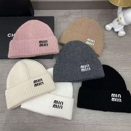 2023 Beanies Men Women Winter Thicken Thermal Beanie Hat Student Lovers Wild Knitted Hat Korean Letter Fashion Cap